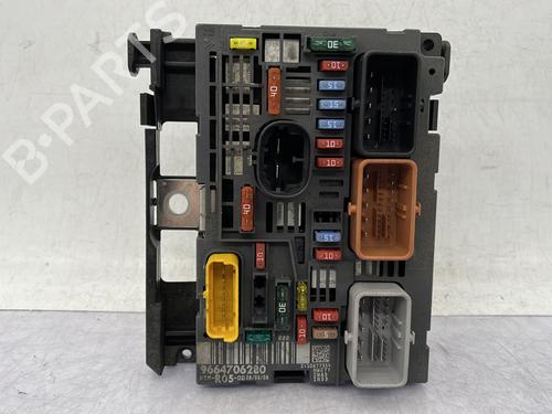 Used Fuse box PEUGEOT PARTNER Tepee 1.6 HDi 75 (16V) (75 hp) 30852704