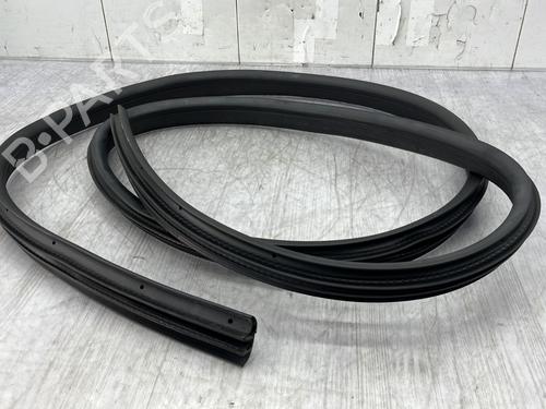 Używane Gumowa uszczelka drzwi FORD C-MAX II (DXA/CB7, DXA/CEU) 1.0 EcoBoost (125 hp) 30046340