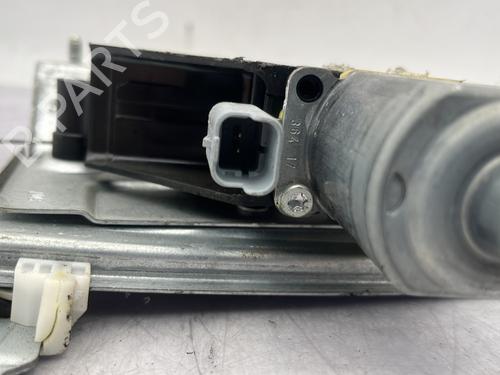 Right front window motor PEUGEOT 208 I (CA_, CC_) 1.2 VTI 82 | BP30814635E20