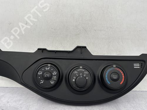 climate-control-toyota-yaris-_p13_-2010-2011-2012-2013-2014-2015-2016-2017-2018-2019-2020-30751041 main image