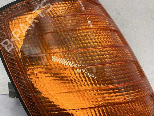 Right front indicator MERCEDES-BENZ 124 Saloon (W124) 300 E-24 (124.031) | BP25716729C33 