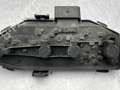 Lamp holder VW TRANSPORTER T5 Van (7HA, 7HH, 7EA, 7EH) 1.9 TDI | BP32748930L10 - Image 2