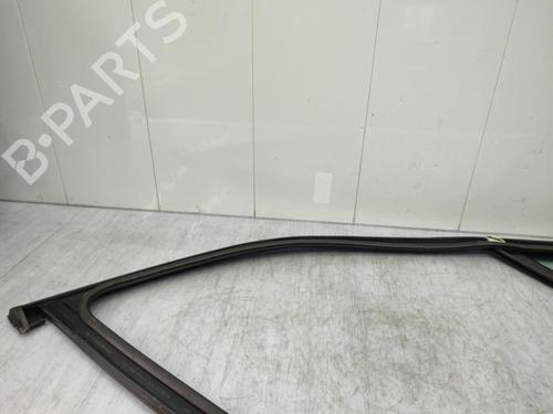 front-left-quarter-glass-renault-scenic-iii-jz01_-2008-2009-2010-2011-2012-2013-2014-2015-2016-23712451 main image