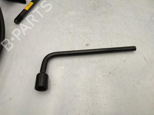 Used Jack Kit Jack Kit RENAULT CLIO II (BB_, CB_) 1.2 16V (BB05, BB0W, BB11, BB27, BB2T, BB2U, BB2V, CB05,... (75 hp) 23683696 23683696