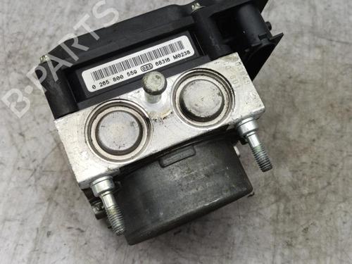 Used ABS pump RENAULT CLIO III (BR0/1, CR0/1) 1.5 dCi (BR17, CR17) (86 hp) 23709556