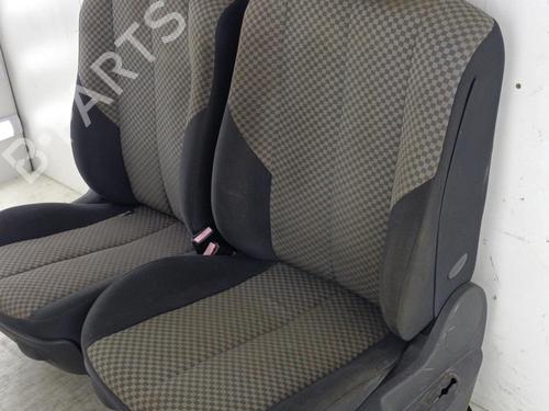 seats-set-renault-megane-ii-saloon-lm01_-2003-23733329 main image