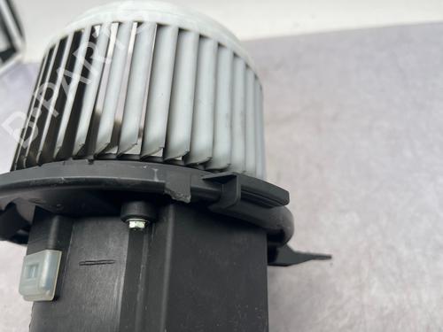 Heater blower motor CITROËN C4 Picasso II 1.6 HDi / BlueHDi 115 | BP39462017M62 - Image 1