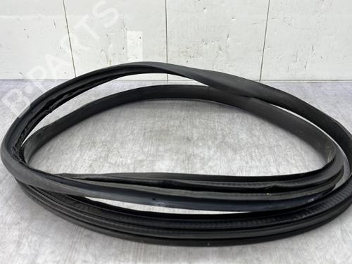 Used Rubber door seal RENAULT MEGANE IV Hatchback (B9A/M/N_) 1.5 dCi 110 (B9A3) (110 hp) 23754781