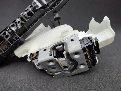 front-right-lock-jeep-renegade-suv-bu-b1-bv-2014-23740849 main image