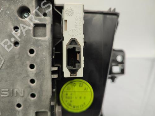 Used Display monitor RENAULT LATITUDE (L70_) 2.0 dCi 175 (L70Y, L734) (173 hp) 23711738