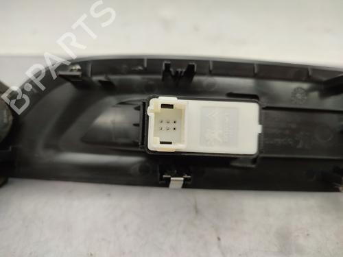 Right front window switch PEUGEOT 208 II (UB_, UP_, UW_, UJ_) 1.2 PureTech 100 | BP26604146I26 