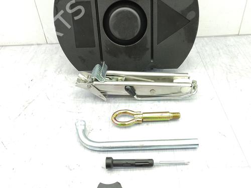 Used Jack Kit VW POLO IV (9N_, 9A_) 1.4 16V (75 hp) 23757198