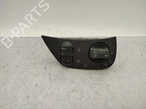 Used Headlight switch VW POLO III (6N1) 64 1.9 D (64 hp) 26032345