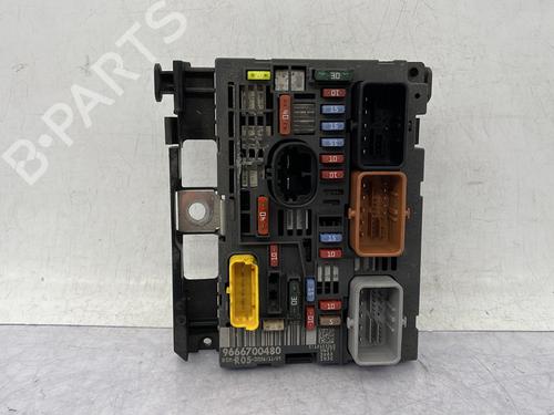 Used Fuse box CITROËN C4 I (LC_) 1.6 HDi (90 hp) 30847042