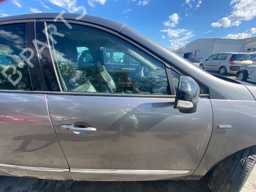 Used Right front door Right front door 38317032 38317032