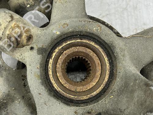 Used Right front steering knuckle Right front steering knuckle MERCEDES-BENZ A-CLASS (W168) A 170 CDI (168.008) (90 hp) 23673984 23673984