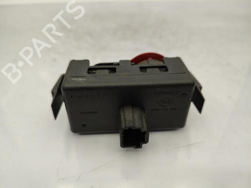 Used Warning switch Warning switch RENAULT MODUS / GRAND MODUS (F/JP0_) 1.5 dCi (FP0D, JP0D) (82 hp) 23677630 23677630
