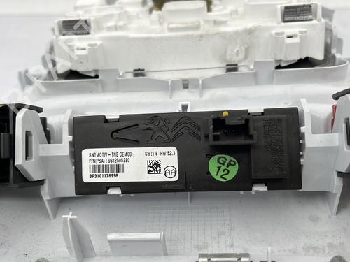 Interior roof light PEUGEOT 3008 II SUV (MC_, MR_, MJ_, M4_) 1.6 BlueHDi 120 | BP25152708I8
