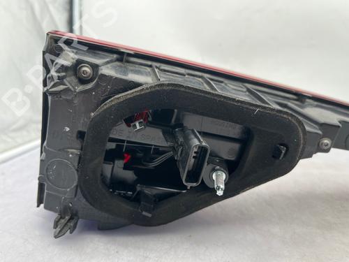 right-tailgate-light-renault-megane-iv-grandtour-k9amn_-2016-36819071 main image