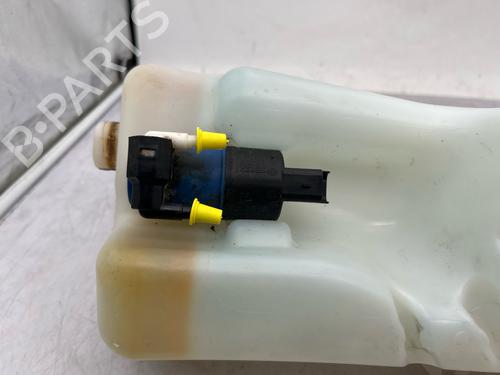 Used Windscreen washer tank Windscreen washer tank 38258240 38258240