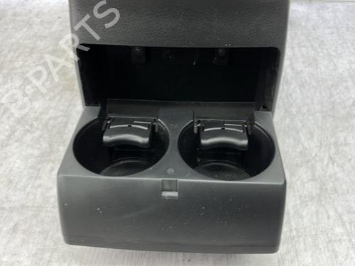 Used Armrest / Center console Armrest / Center console SUZUKI GRAND VITARA II (JT, TE, TD) 1.9 DDiS All-wheel Drive (JT419, TD44, JB419WD, JB419XD,... (129 hp) 23758394 23758394
