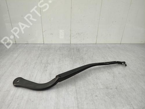 Used Front windshield wiper arm BMW 3 Touring (E91) 330 d (231 hp) 23722864