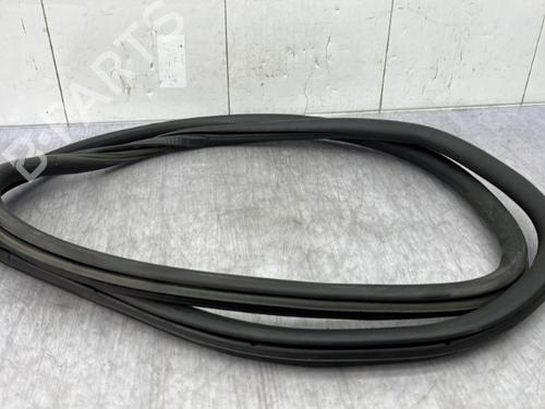 Used Rubber door seal PEUGEOT 308 SW II (LC_, LJ_, LR_, LX_, L4_) 1.5 BlueHDi 130 (131 hp) 23754709