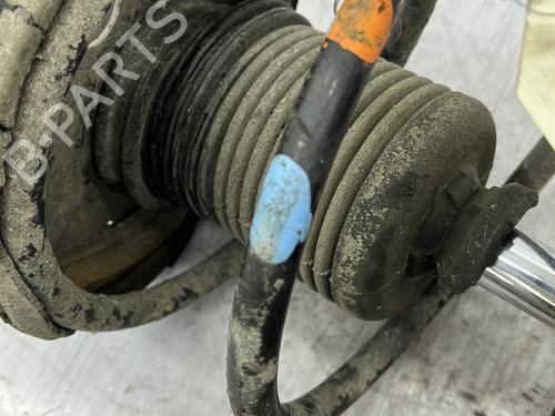 Used Left front shock absorber Left front shock absorber TOYOTA COROLLA Liftback (_E11_) 1.4 (EE111_, EE111R) (86 hp) 23702583 23702583