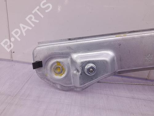 Used Front right window mechanism Front right window mechanism CITROËN C3 III (SX) 1.2 PureTech 82 (83 hp) 23708239 23708239