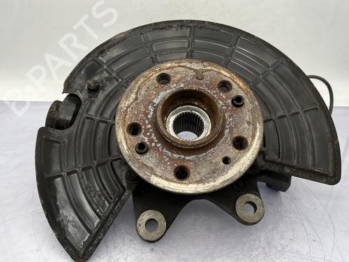 Used Right front steering knuckle MERCEDES-BENZ M-CLASS (W163) ML 270 CDI (163.113) (163 hp) 24373082