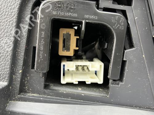 Middle console PEUGEOT 5008 (0U_, 0E_) 2.0 HDi 150 / BlueHDi 150 | BP23683373I22 