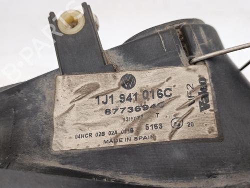 Used Right headlight Right headlight VW GOLF IV (1J1) 1.4 16V (75 hp) 23710796 23710796