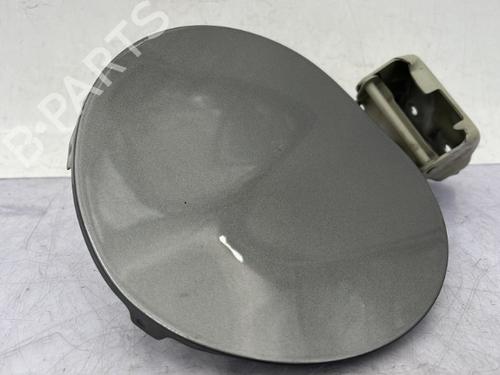 Fuel flap SUZUKI GRAND VITARA II (JT, TE, TD) 1.9 DDiS All-wheel Drive (JT419, TD44, JB419WD, JB419XD,... | BP23758374C131 