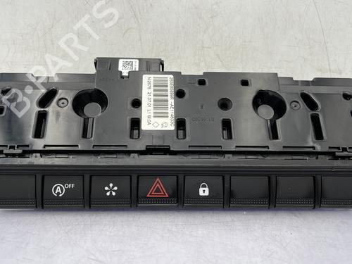 warning-switch-renault-clio-v-b7_-2019-23759037 main image