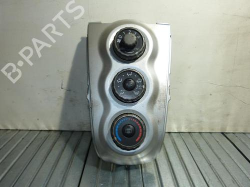 Used Climate control TOYOTA YARIS (_P9_) 1.4 D-4D (NLP90_, NLP90R) (90 hp) 23665876