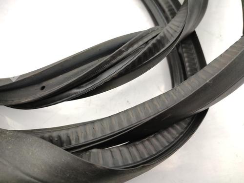 Used Rubber door seal RENAULT MEGANE IV Hatchback (B9A/M/N_) 1.5 Blue dCi 95 (B9A2, B9A6) (95 hp) 23731198