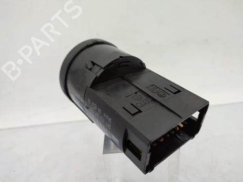 Used Headlight switch VW GOLF IV (1J1) 1.4 16V (75 hp) 23710787