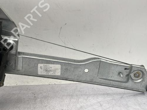 Right front window motor PEUGEOT 208 I (CA_, CC_) 1.2 VTI 82 | BP30814635E20