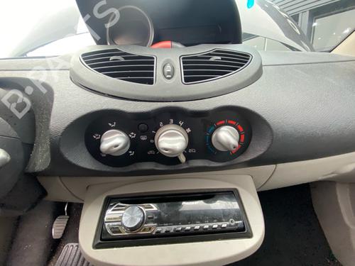 Used Dashboard Dashboard RENAULT TWINGO II (CN0_) 1.2 Turbo (CN0C, CN0F) (100 hp) 39997920 39997920