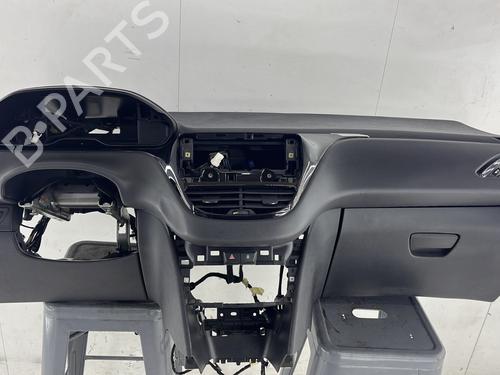 Used Dashboard PEUGEOT 208 I (CA_, CC_) 1.5 BlueHDI 100 (102 hp) 27359952