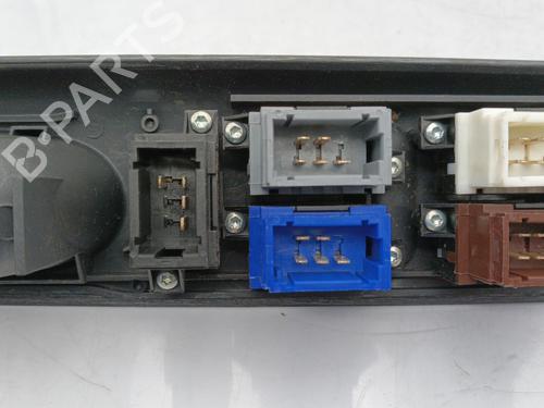 Used Left front window switch Left front window switch RENAULT LAGUNA I (B56_, 556_) 2.0 (109 hp) 23690764 23690764