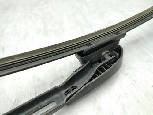 Used Front windshield wiper arm BMW 3 Touring (E91) 320 d xDrive (177 hp) 23719473