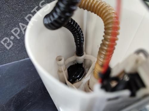 Used Fuel pump RENAULT MEGANE III Hatchback (BZ0/1_, B3_) 1.5 dCi (106 hp) 23708980