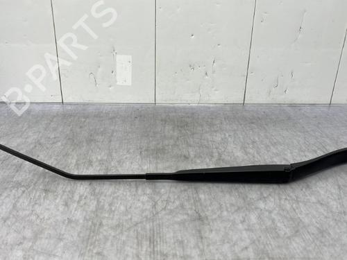 Used Front windshield wiper arm ALFA ROMEO MITO (955_) 1.3 MultiJet (955AXP1A, 955AYC1A) (95 hp) 23754860