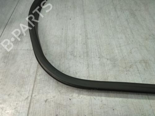 rubber-door-seal-renault-megane-iv-hatchback-b9amn_-2015-25006483 main image