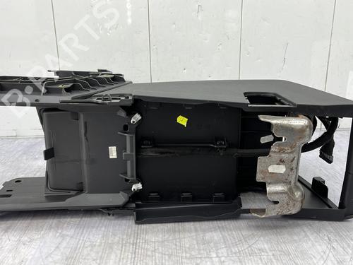 Middle console PEUGEOT 5008 (0U_, 0E_) 2.0 HDi 150 / BlueHDi 150 | BP23683373I22 