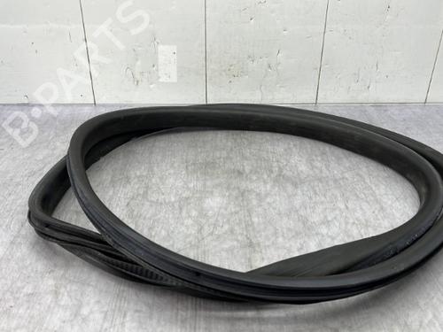 Used Rubber door seal RENAULT MEGANE IV Hatchback (B9A/M/N_) 1.5 dCi 110 (B9A3) (110 hp) 23680391