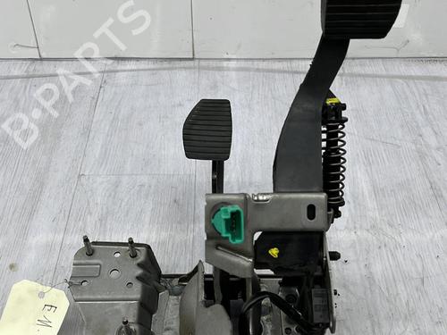 Used Pedal CITROËN C2 (JM_) 1.4 (73 hp) 23704497