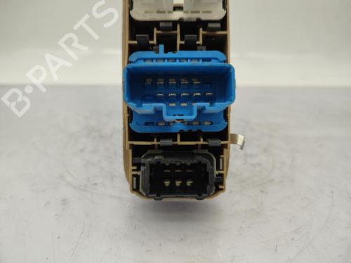 Used Left front window switch RENAULT MODUS / GRAND MODUS (F/JP0_) 1.5 dCi (FP0D, JP0D) (82 hp) 23677632