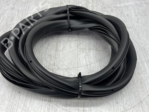 Used Rubber door seal DACIA SANDERO III 1.0 TCe 100 ECO-G (101 hp) 23761433